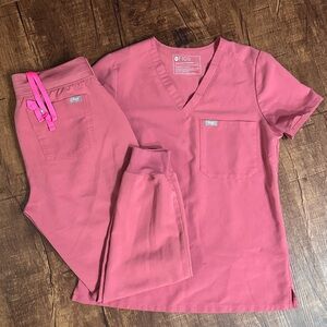 Figs LE Quartz Breast Cancer Scrub Ensemble (SP Zamora/XS Catarina)